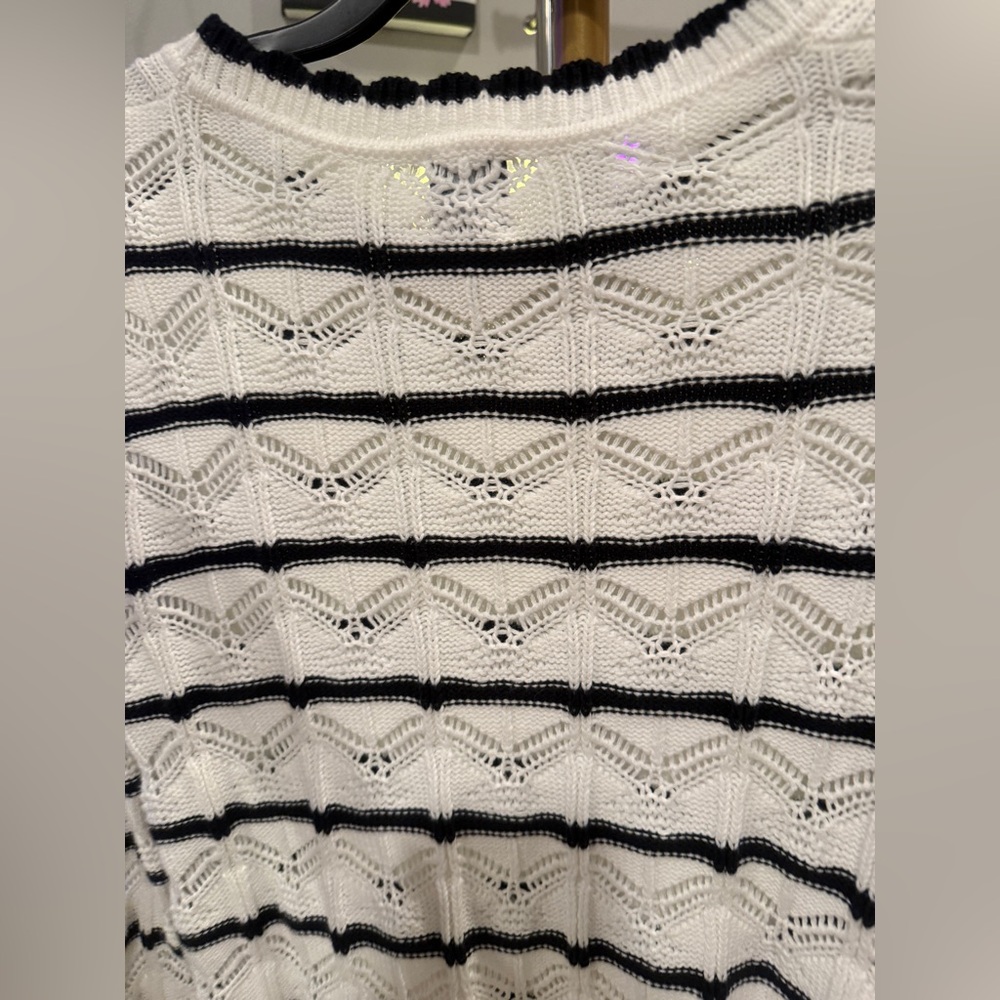 GAP Women's Sweater with Black and White Pattern - Picture 4 of 7